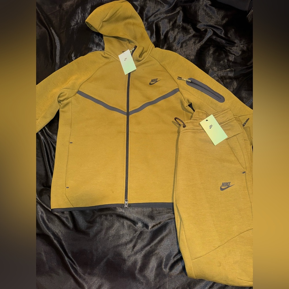 Nike tech Green olive flak